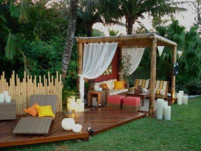 5. Voc&ecirc; pode colocar cortinas no seu pergolado de madeira