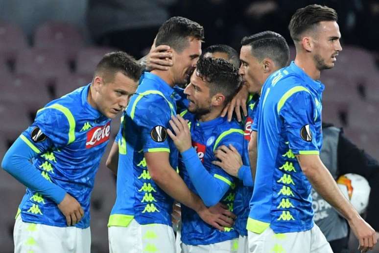 Milik, Fabian Ruiz e Onguené (contra) marcaram os gols do Napoli nesta quinta (Foto: Andreas SOLARO/AFP)