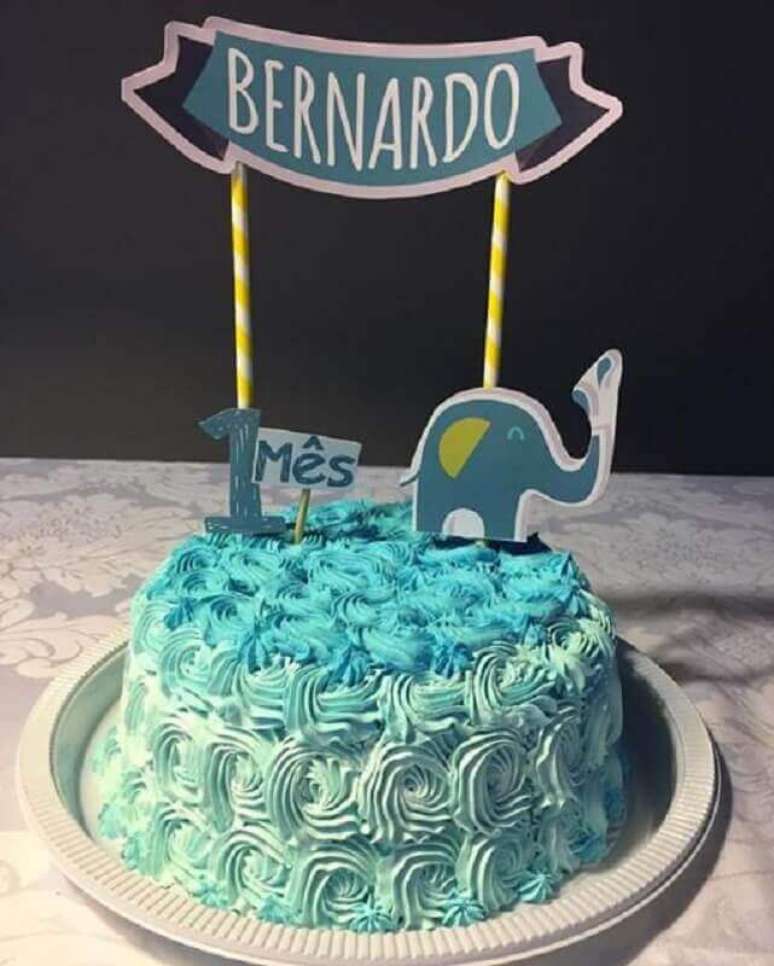 22. Simples bolo para aniversário de bebê completando um mês – Foto: Pinterest