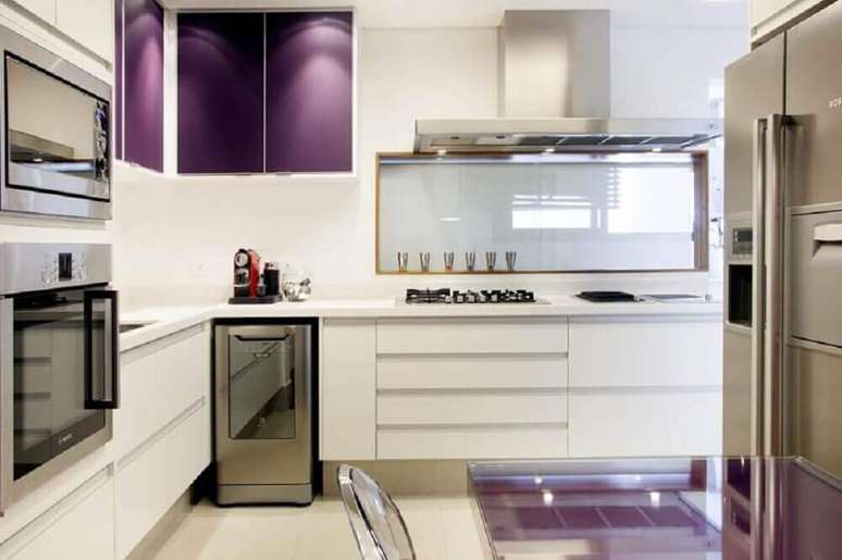 50- A combina&ccedil;&atilde;o de cores para cozinha deixou-a bem moderna e sofisticada.