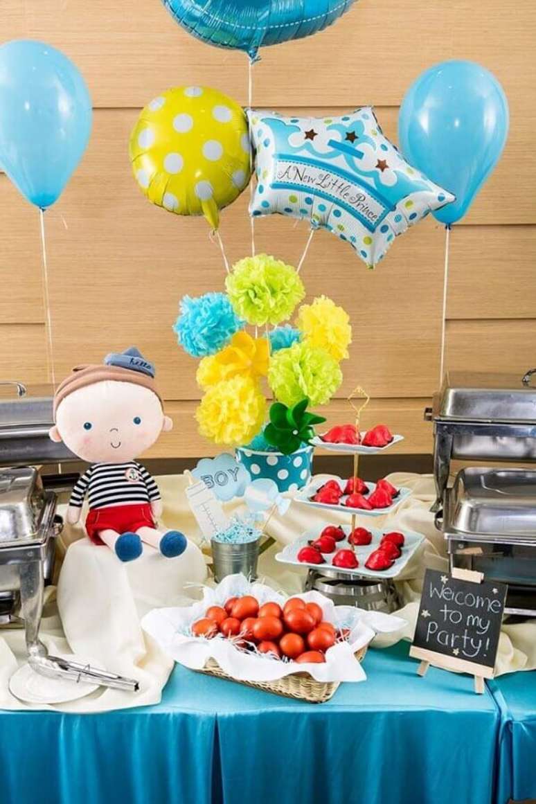 39. N&atilde;o esque&ccedil;a de usar bal&otilde;es para compor a decora&ccedil;&atilde;o do seu mesvers&aacute;rio simples &ndash; Foto: Neu dekoration stile