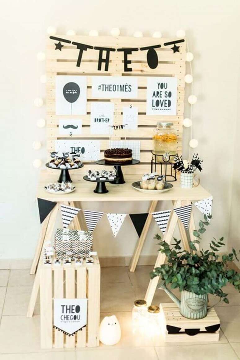 44. Decora&ccedil;&atilde;o r&uacute;stica para mesvers&aacute;rio de menino &ndash; Foto: Moms Inspire Blog