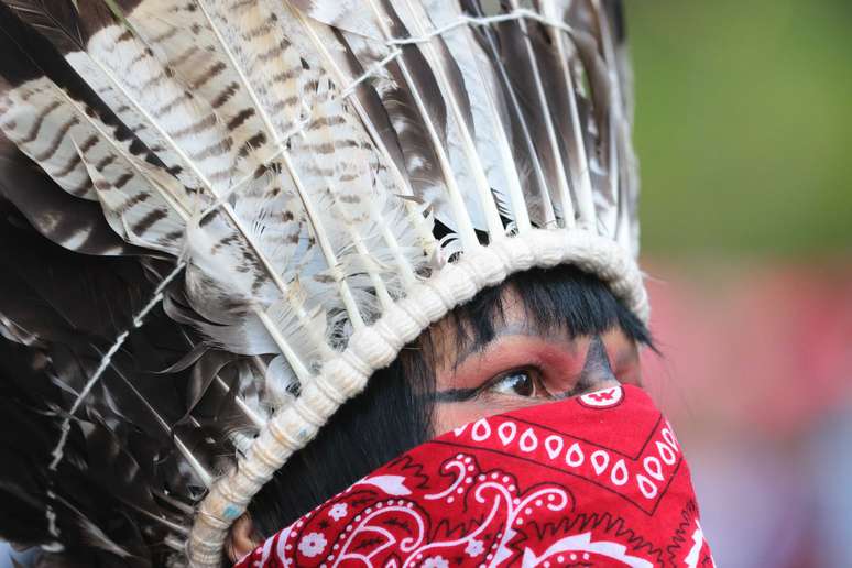Manifestantes indígenas e simptizantes da causa, em Campanha Nacional conta a Medida Provisória 870/19 que concede poder ao Ministério da Agricultura a demarcar e delimitar Terras Indígenas