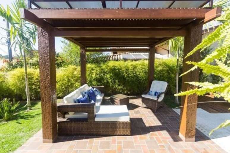 90. Crie um aconchegante espa&ccedil;o em seu jardim utilizado o pergolado &ndash; Foto: Engenharia e Arquitetura