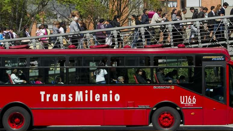 Ônibus Transmilenio seguiu modelo de mobiliade desenvolvido em Curitiba