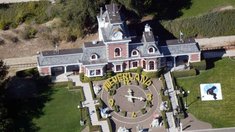 O rancho Neverland, na Califórnia, tinha um parque de diversões e um zoológico