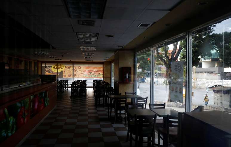 Restaurante de Caracas sem luz devido a blecaute
08/03/2019
REUTERS/Carlos Jasso