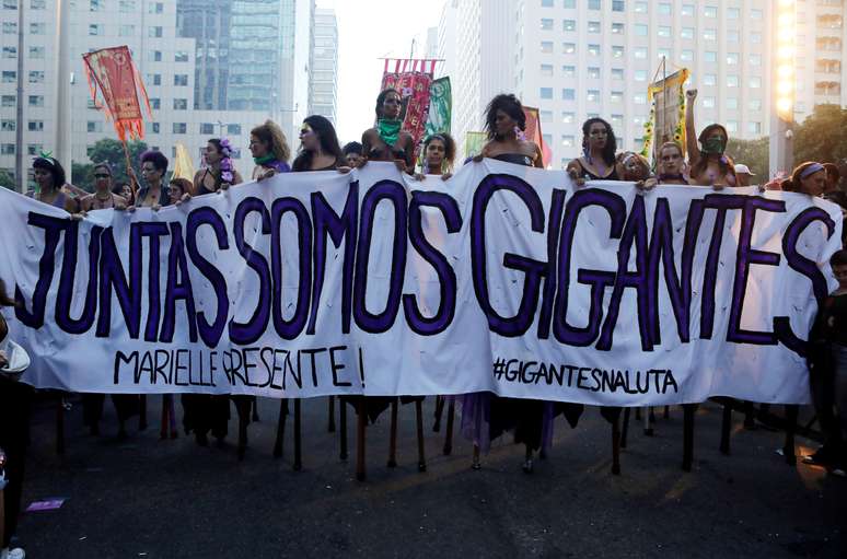 Mulheres participam de manifesta&ccedil;&atilde;o pelo Dia Internacional da Mulher no Rio de Janeiro
08/03/2019 REUTERS/Sergio Moraes 