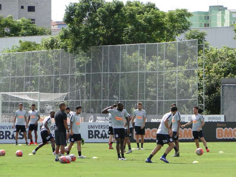 Corinthians em ação no penúltimo treino antes do clássico contra o Santos (Foto: Ana Canhedo/Lancepress!)