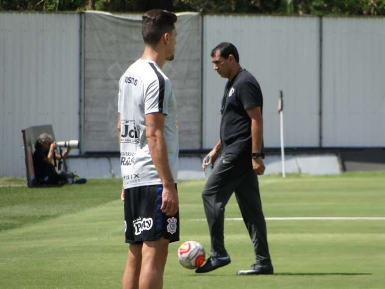 Carille comandou penúltimo treino antes do clássico contra o Santos nesta quinta (Foto: Ana Canhedo/Lancepress!)