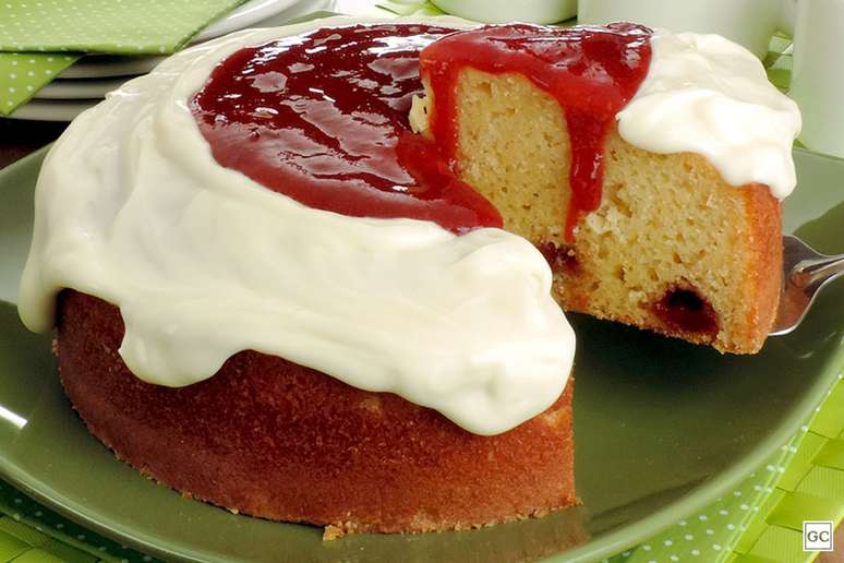 Bolo de queijo com goiabada