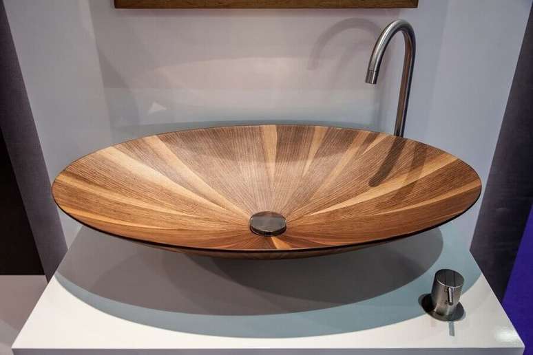 64. Lindo modelo de cuba de madeira para lavabo – Foto: Sinks Ideas