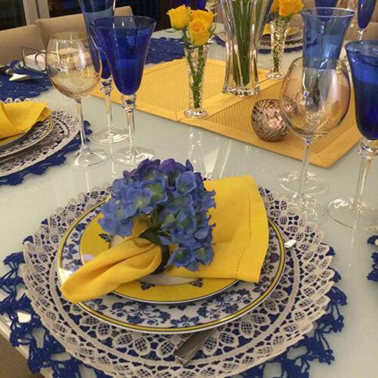 7. Os pontos de croch&ecirc; mais largos tamb&eacute;m fazem bonito &agrave; mesa.