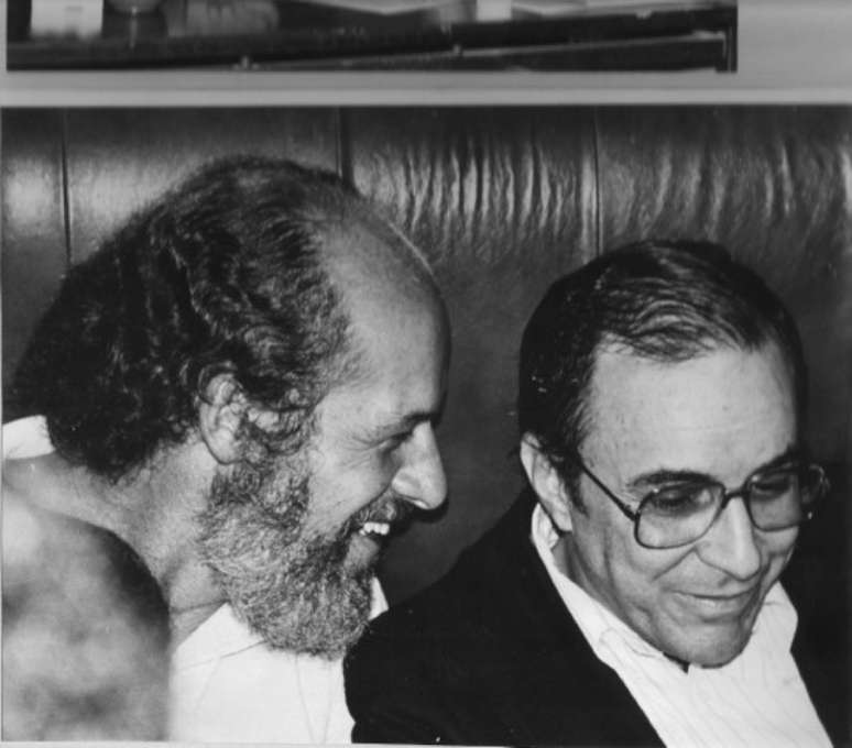 Zuza Homem de Mello afirmou que chegou a parar o carro para ouvir Jo&atilde;o Gilberto interpretar Chega de Saudade