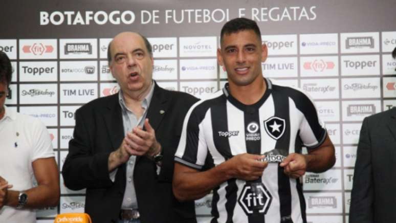 Imagens da apresentação de Diego Souza, o novo camisa 7 e estrela do Botafogo