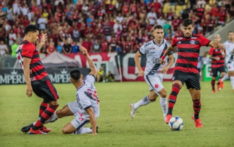 Confira a seguir a galeria especial do LANCE! com imagens do jogo entre Vasco e Flamengo neste sábado
