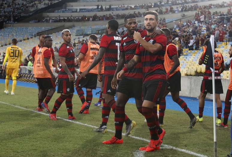 Arrascaeta vibra com seu gol pelo Flamengo contra o Vasco