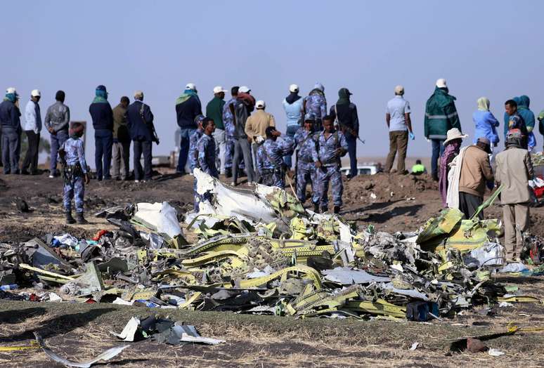 Destroços de avião da Ethiopian Airlines que caiu perto da cidade de Bishoftu
11/03/2019
REUTERS/Tiksa Negeri