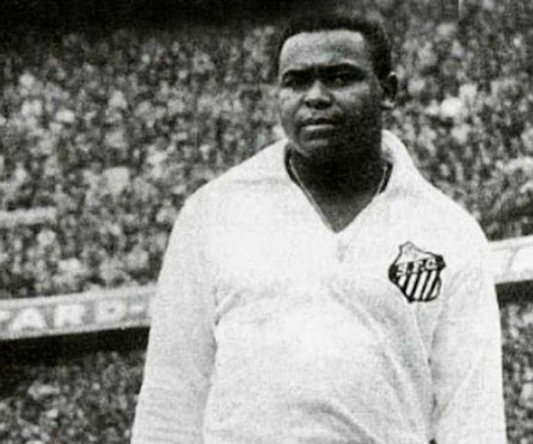 Coutinho brilhou com a camisa do Santos nos anos 50 e 60 (Foto: Divulgação)