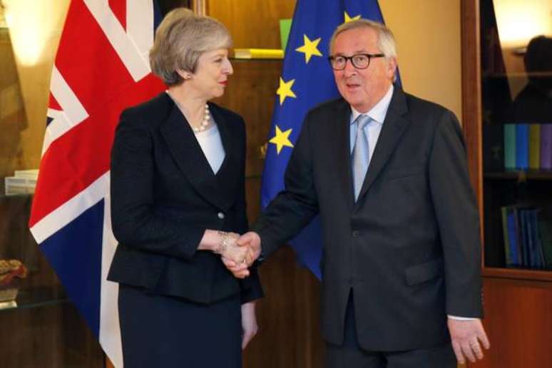 Theresa May chega a Estrasburgo para tentar salvar Brexit