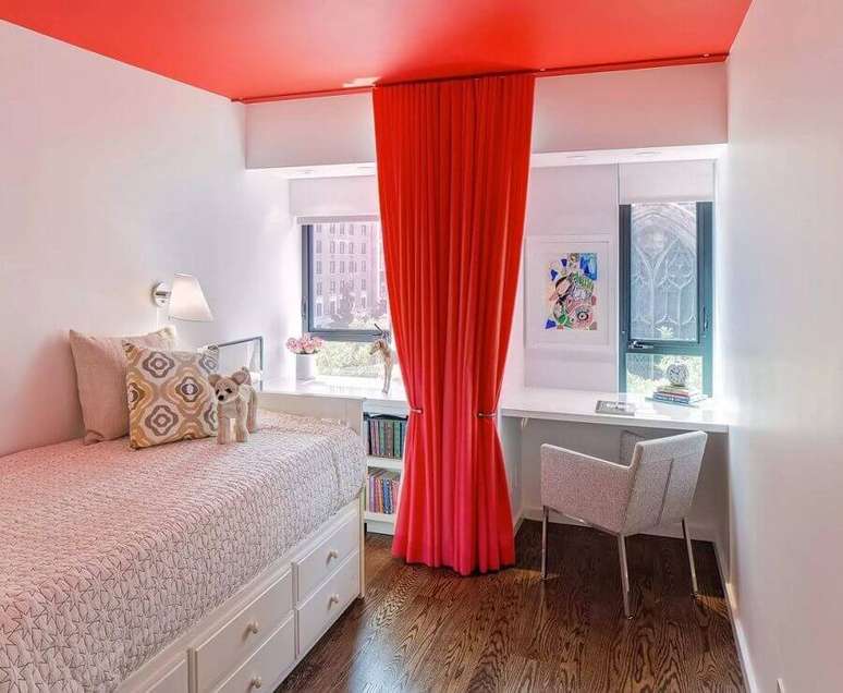 44. Decoração simples para quarto vermelho e branco – Foto: My Interior Design