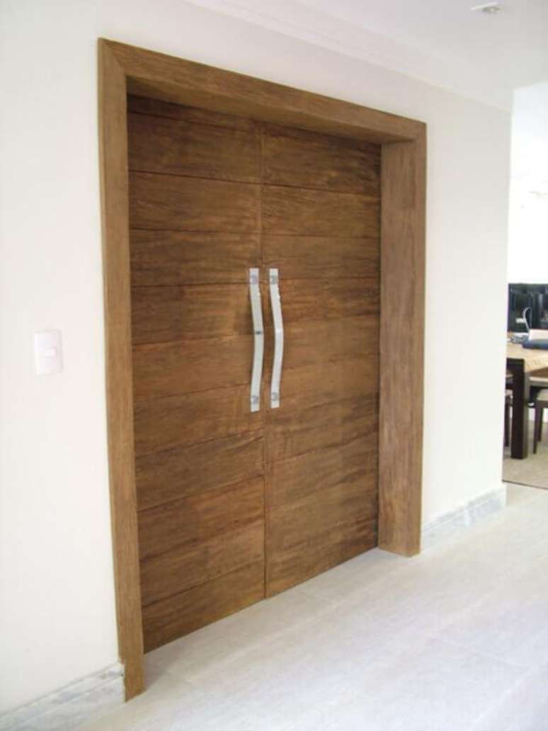 61- Os modelos de portas com madeira de demolição podem ser adaptados para vários estilos de decoração. Fonte: Madeira de Demolição