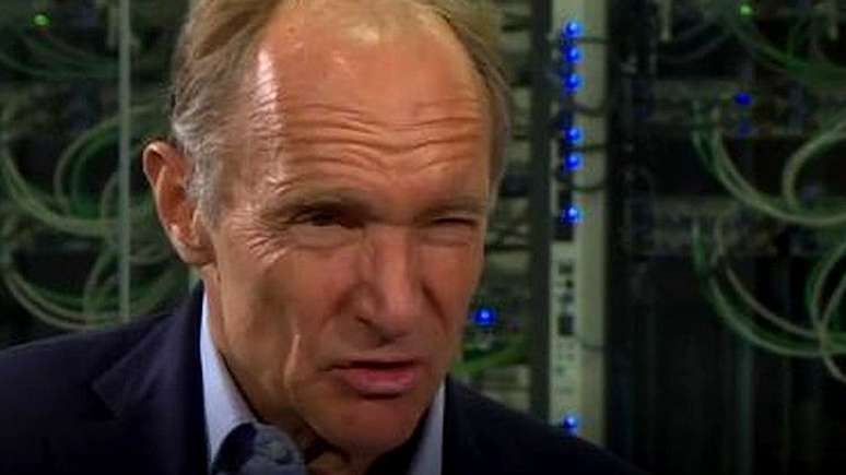 O humor de Tim Berners-Lee mudou quando ele foi perguntado sobre o que aconteceu desde que apresentou sua proposta para a web há 30 anos