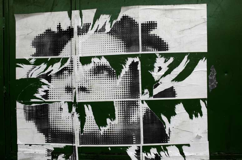 Retrato da vereadora Marielle Franco no local onde ela foi assassinada em março de 2018
09/05/2018
REUTERS/Ricardo Moraes