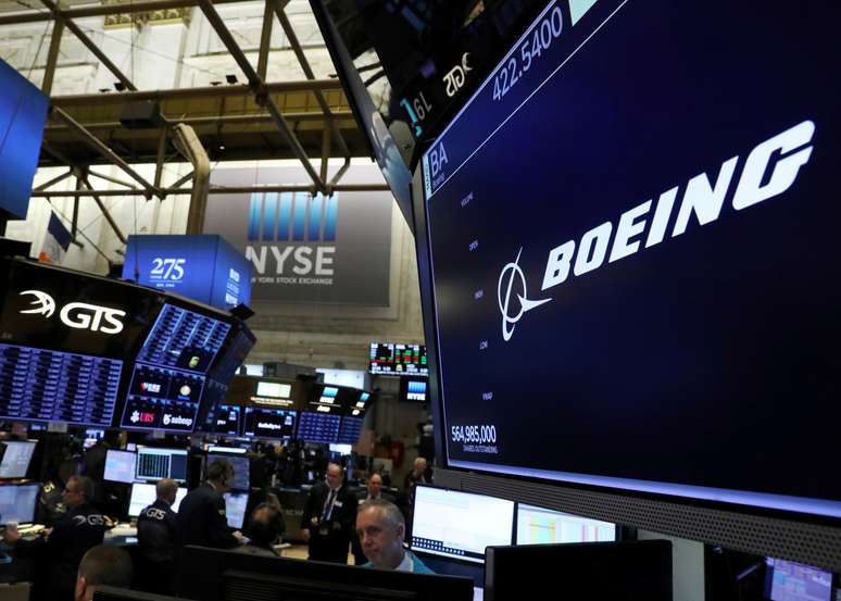 Logo da Boeing em painel da Bolsa de Valores de Nova York
11/03/2019
REUTERS/Brendan McDermid