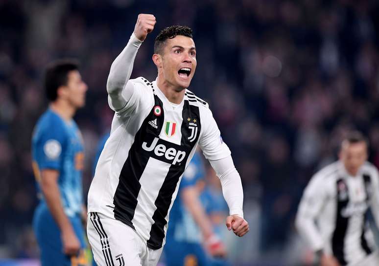 Hat trick de Cristiano Ronaldo leva Juventus s quartas da Liga