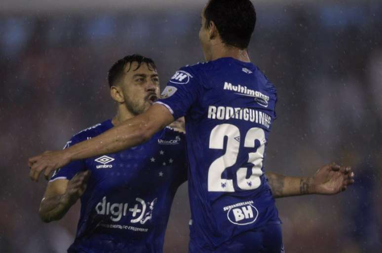 O time celeste estreou com vitória na Libertadores, vencendo o Huracán-ARG, em Buenos Aires, se tornando líder do grupo- (Foto: Juan MABROMATA / AFP)