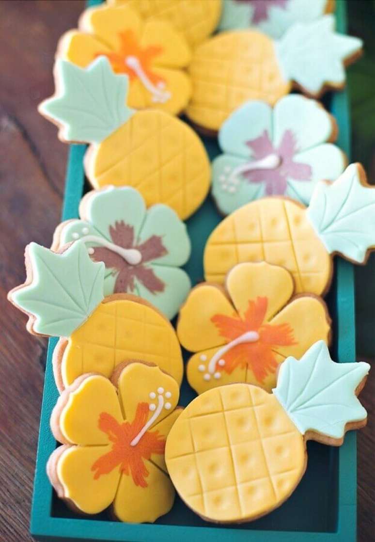 38. Além de deliciosos, os docinhos personalizados ajudam na decoração festa havaiana luau – Foto: Pinterest