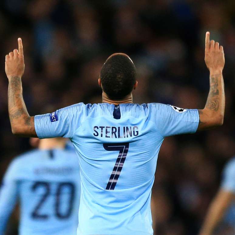 Sterling marcou um dos gols da goleada do Manchester City sobre o Schalke 04