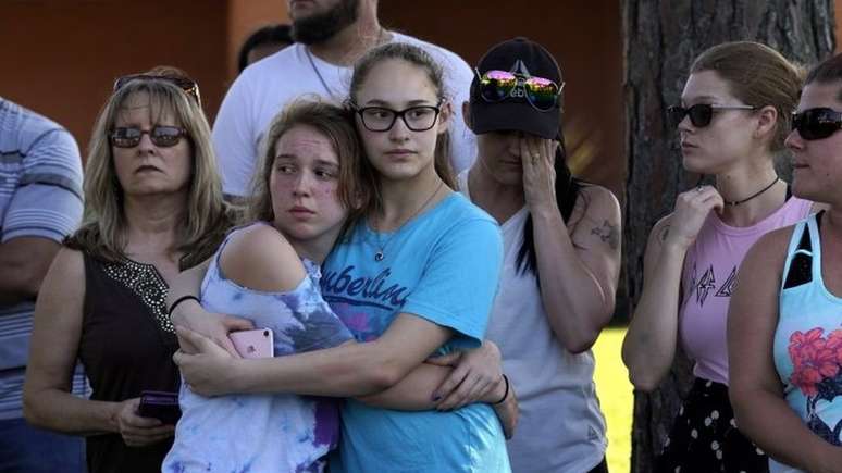 Um adolescente de 17 anos matou pelo 10 pessoas a tiros e deixou outras 10 feridas em da escola Santa Fe High School