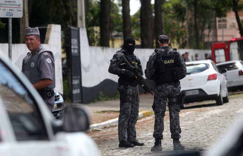Policiais em frente à escola Raul Brasil após tiroteio em Suzano (SP)
13/03/2019
REUTERS/Amanda Perobelli