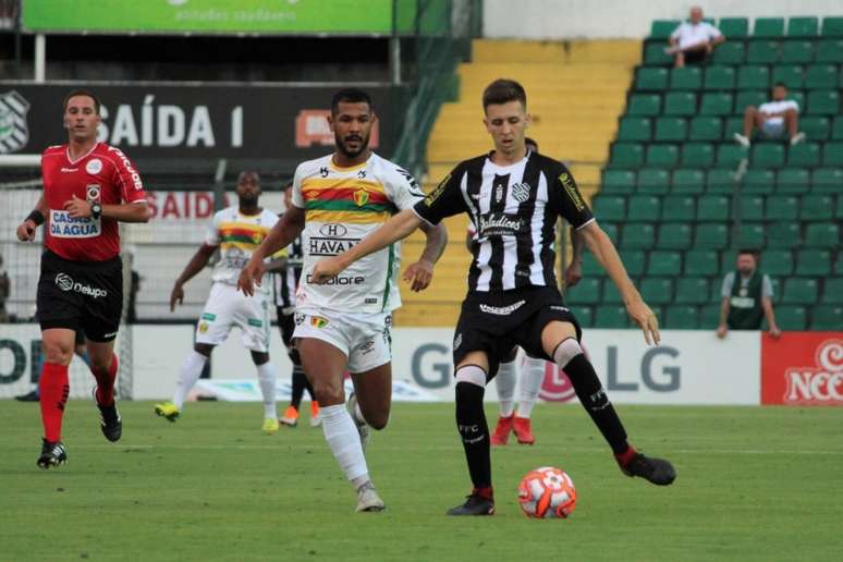 Wesley comemora estreia pelo Figueirense pelo Catarinense (Foto: Divulgação/Figueirense)