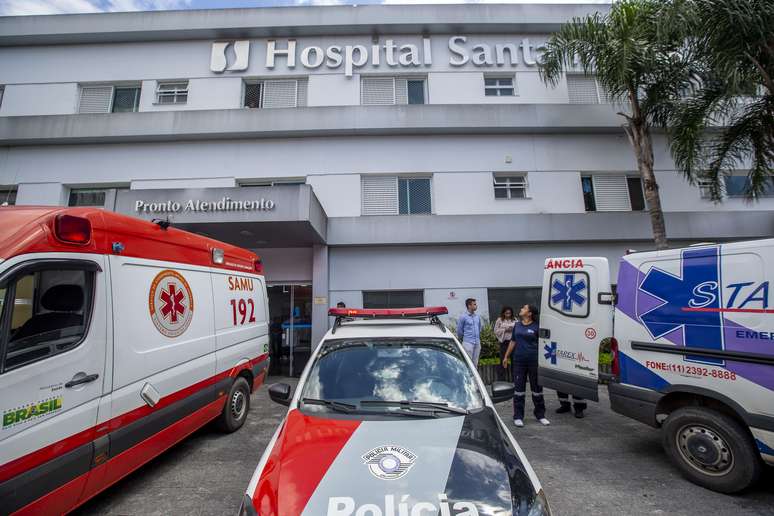 Fachada de hospital localizado a poucos metros da escola para onde foram levados os feridos. Ao menos dez pessoas morreram e outras 15 ficaram feridas durante o tiroteio dentro da Escola Estadual Raul Brasil de Suzano