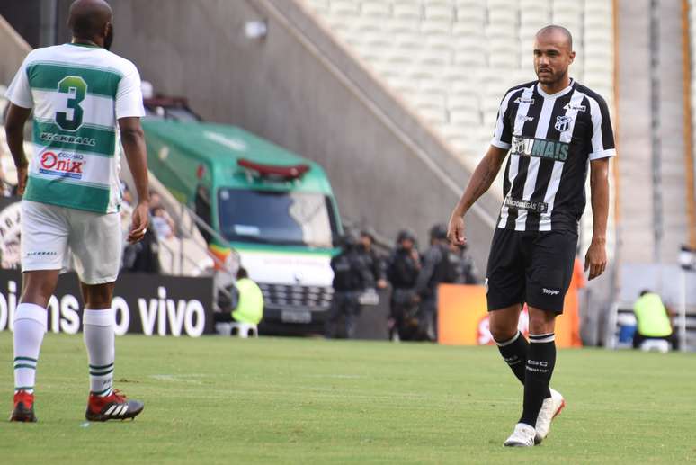 Roger, jogador do Ceará, durante partida contra o Altos-PI, válida pela terceira rodada da primeira fase da Copa do Nordeste 2019