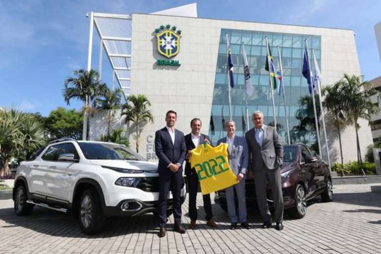 Edu Gaspar, Antonio Filosa, Rogério Caboclo e Tite em frente à sede da CBF