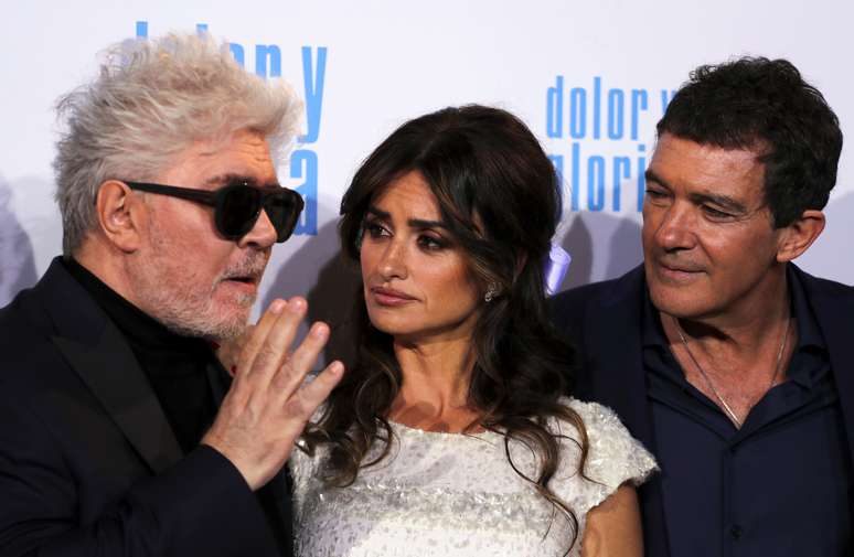 Pedro Almod&oacute;var, Penelope Cruz e Antonio Banderas na pr&eacute;-estreia de "Dor e Gl&oacute;ria" em Madri 
13/03/2019
REUTERS/Sergio Perez