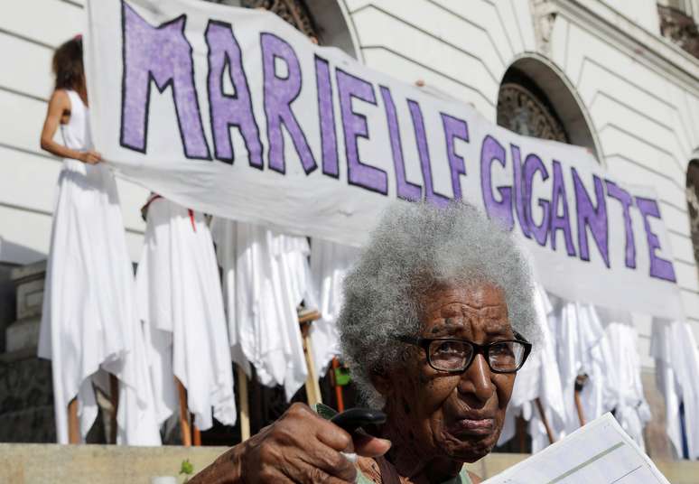Mulher participa de manifestação para marcar um ano do assassinato de vereadora Marielle Franco no Rio de Janeiro
14/03/2019 REUTERS/Sergio Moraes