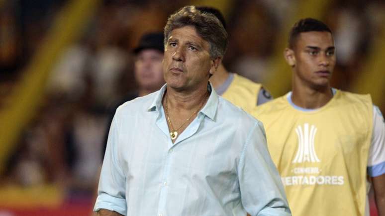 Treinador pode ficar sem Maicon e Marinho (HECTOR RIO / AFP)