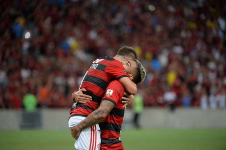Everton Ribeiro e Gabigol fizeram os dois primeiros gols do Flamengo na vitória sobre a LDU. Veja a galeria do L!