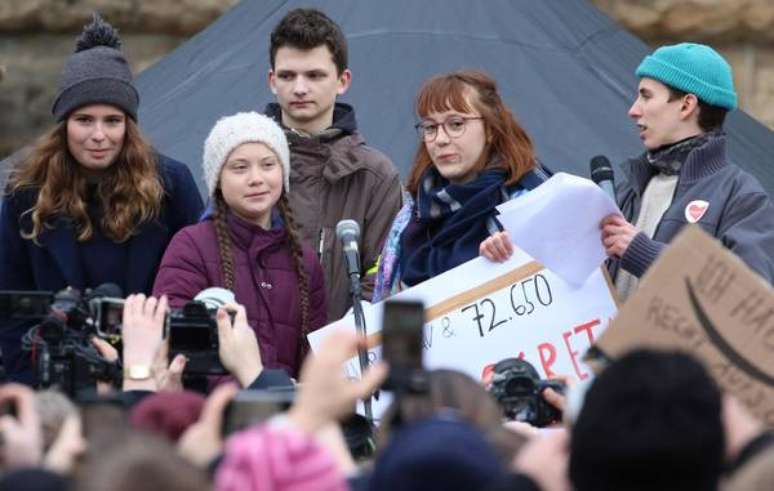 Sueca de 16 anos é indicada ao Nobel da Paz por 'greve climática'