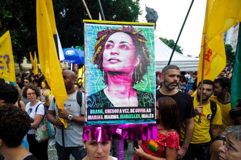 Ato na Cinelândia marcou um ano do assassinato de Marielle Franco e Anderson Gomes