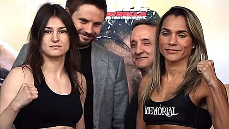 Katie Taylor (esq.) e Rose Volante se enfrentam pela unificação dos títulos dos pesos leves