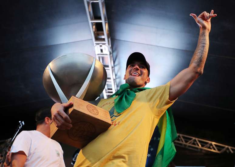 "O surfe era para estar nas Olimpíadas faz tempo, finalmente deu certo. Todo mundo no circuito sabe da importância que é o surfe nas Olimpíadas e está bem ansioso e animado", diz Gabriel Medina