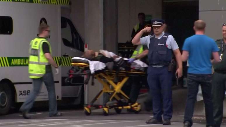 Ferido chega a hospital em Christchurch após ataques a mesquitas
15/03/2019
TVNZ/via REUTERS TV
