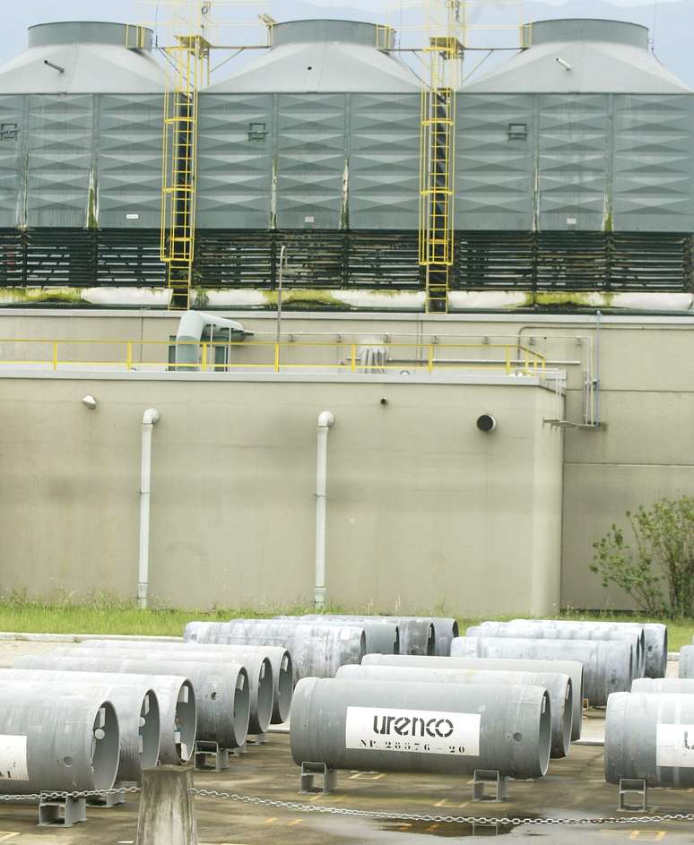 Reservatórios de urânio em unidade nuclear em Resende (RJ)
19/10/2004
REUTERS/Bruno Domingos