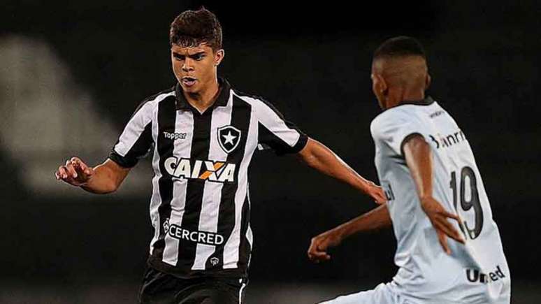 Fernando ainda não estreou pelos profissionais do Botafogo (Foto: Vitor Silva/SS Press/Botafogo)
